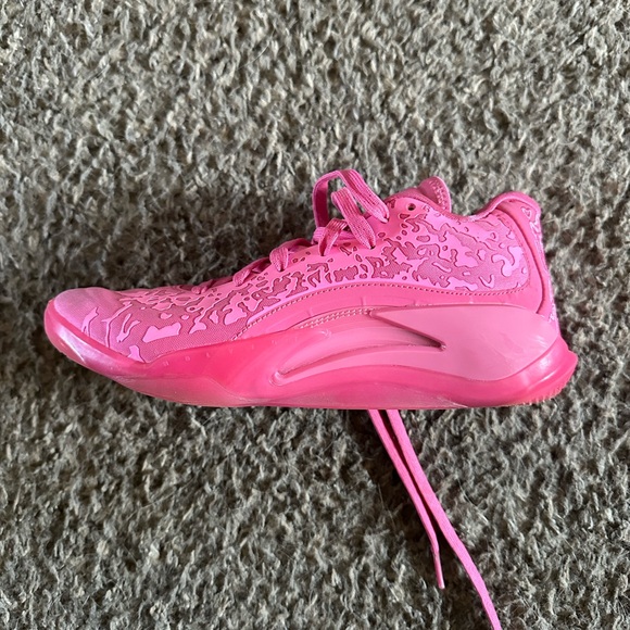 Used Jordan Zion 3 “Pink Lotus” size 6. - Picture 2 of 6